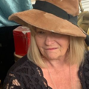 I. Magnin Hats for Women on Sale up to 90% Off: Poshmark display picture 1